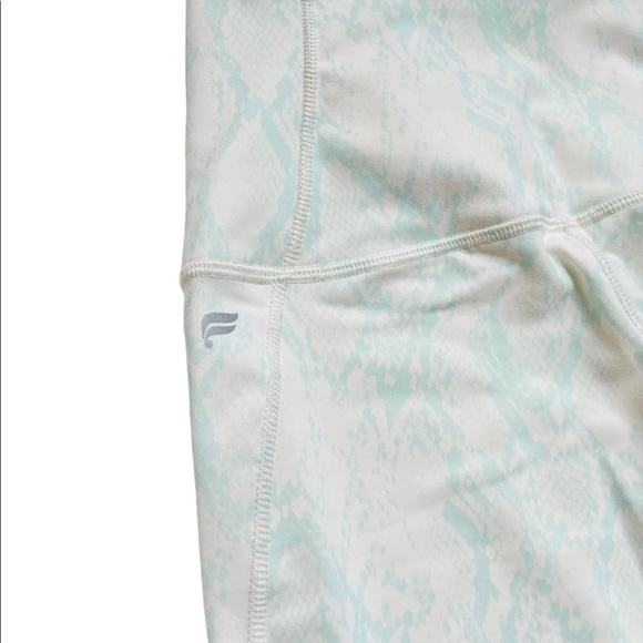 NWT Fabletics Define Ultra High-Waisted Powerhold 7/8 Leggings Sz Small - Picture 9 of 9